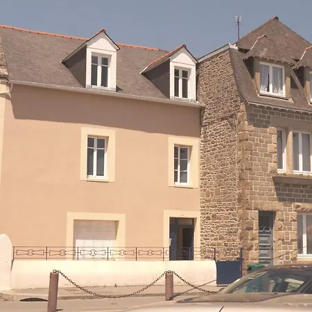 Cancale, Studio Cote Jardin Apartment