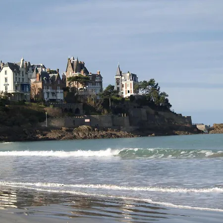 Cancale, Studio Cote Jardin Apartment *